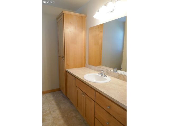 90 Nw BIRCH Ave, Warrenton, OR 97146