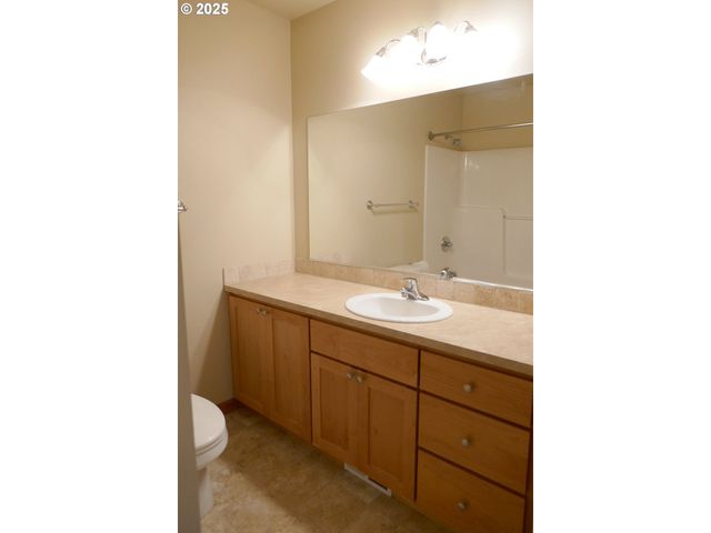 90 Nw BIRCH Ave, Warrenton, OR 97146