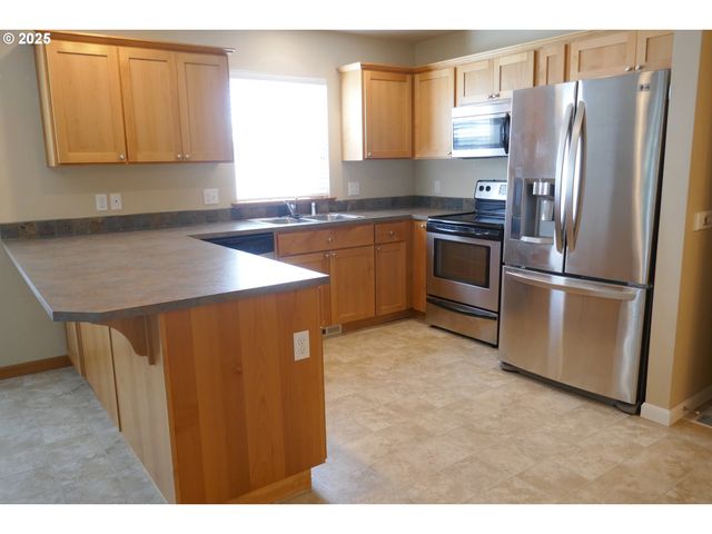 90 Nw BIRCH Ave, Warrenton, OR 97146