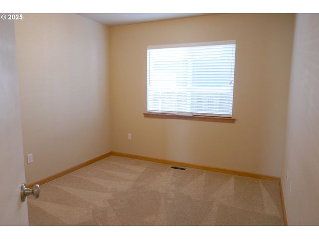 90 Nw BIRCH Ave, Warrenton, OR 97146