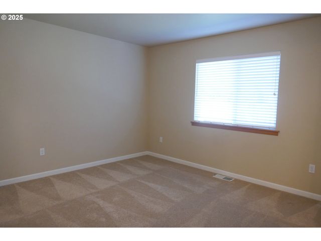 90 Nw BIRCH Ave, Warrenton, OR 97146