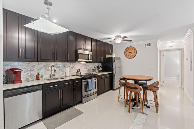 567 Trace Circle 104, Deerfield Beach, FL 33441