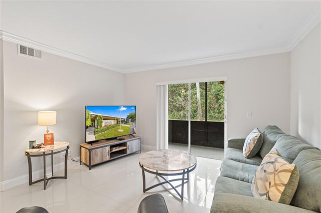 567 Trace Circle 104, Deerfield Beach, FL 33441