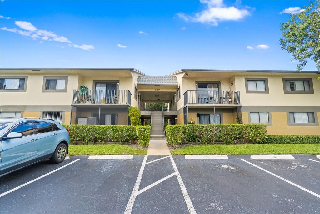 567 Trace Circle 104, Deerfield Beach, FL 33441