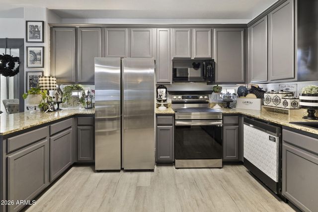 10206 E ISLETA Avenue, Mesa, AZ 85209