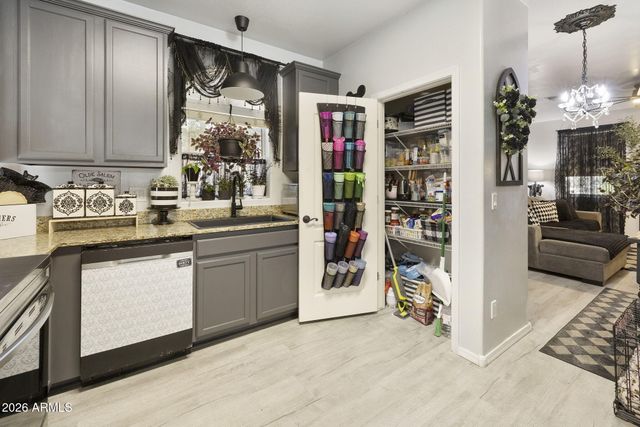 10206 E ISLETA Avenue, Mesa, AZ 85209