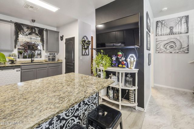10206 E ISLETA Avenue, Mesa, AZ 85209