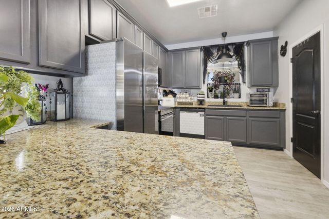 10206 E ISLETA Avenue, Mesa, AZ 85209
