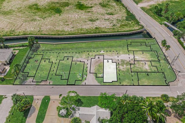 165 Kings Lane, Fort Pierce, FL 34950