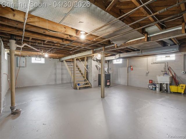 196 Luther Avenue, Pontiac, MI 48341