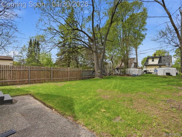 196 Luther Avenue, Pontiac, MI 48341