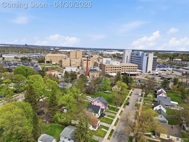 196 Luther Avenue, Pontiac, MI 48341