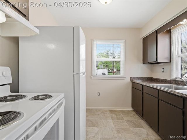 196 Luther Avenue, Pontiac, MI 48341