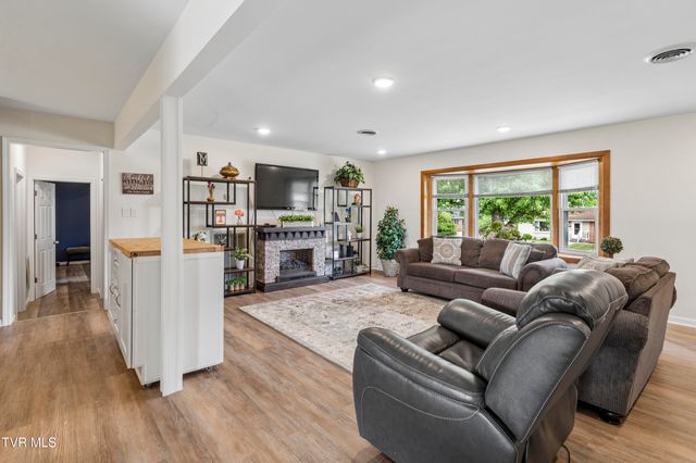 219 Cherry Lane, Bluff City, TN 37618