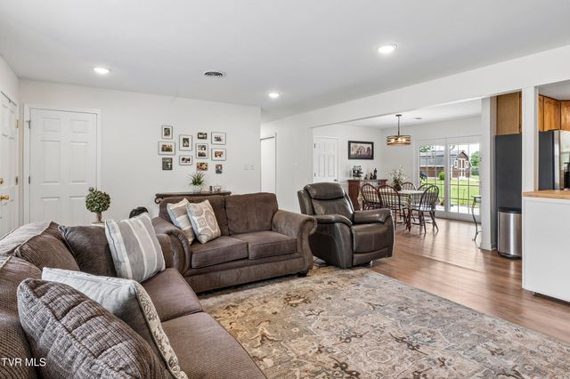 219 Cherry Lane, Bluff City, TN 37618