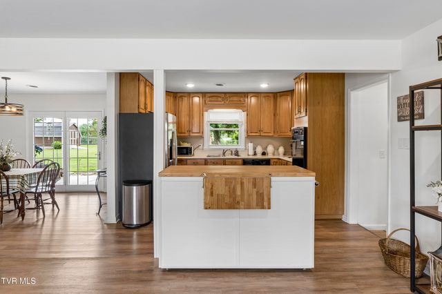 219 Cherry Lane, Bluff City, TN 37618