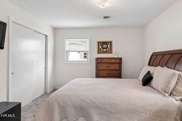 219 Cherry Lane, Bluff City, TN 37618