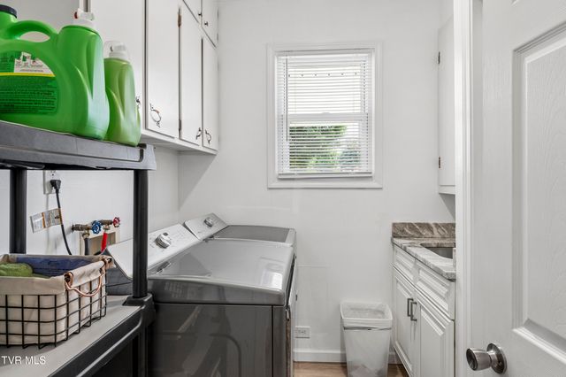 219 Cherry Lane, Bluff City, TN 37618