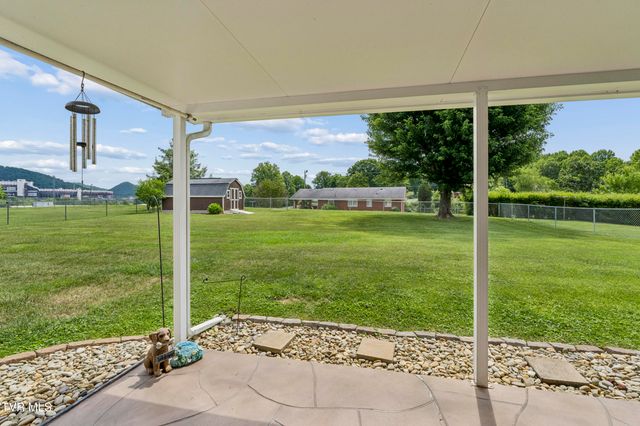 219 Cherry Lane, Bluff City, TN 37618