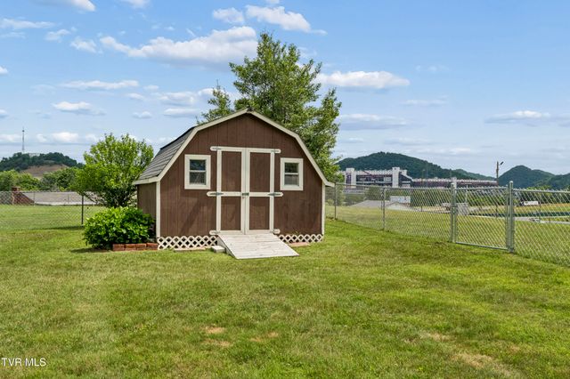 219 Cherry Lane, Bluff City, TN 37618