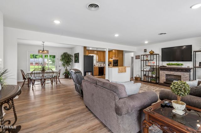 219 Cherry Lane, Bluff City, TN 37618