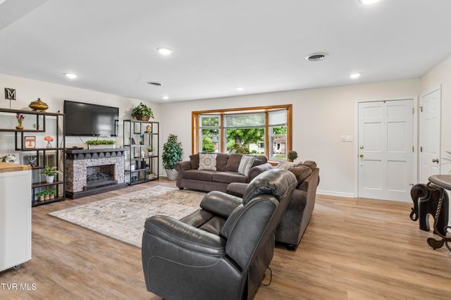 219 Cherry Lane, Bluff City, TN 37618