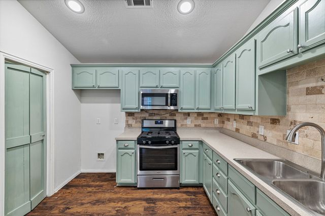 2709 Mountain Lion Drive, Fort Worth, TX 76244