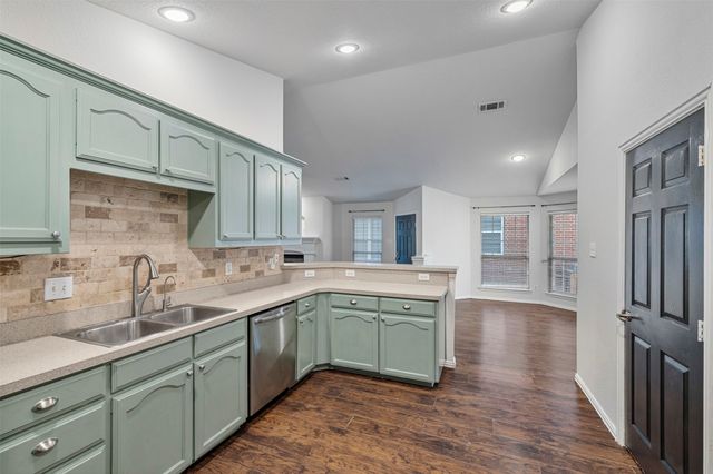 2709 Mountain Lion Drive, Fort Worth, TX 76244