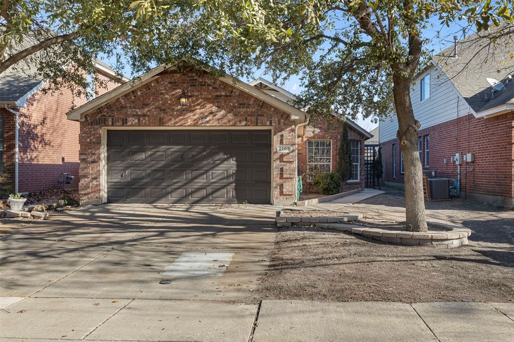 2709 Mountain Lion Drive, Fort Worth, TX 76244