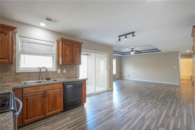 1600 N Dover Street, Independence, MO 64058