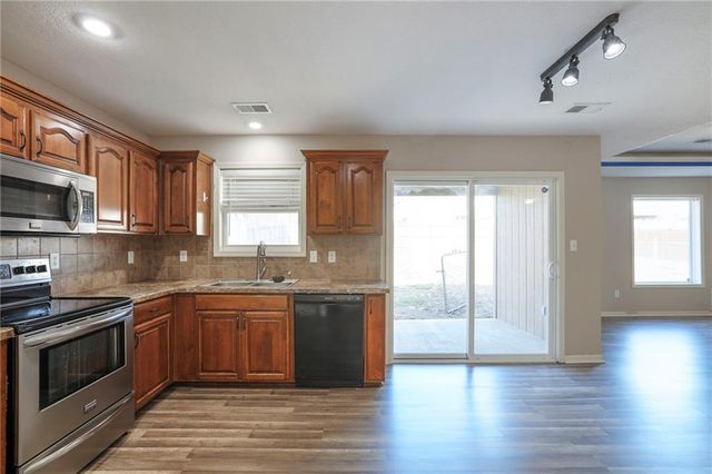 1600 N Dover Street, Independence, MO 64058