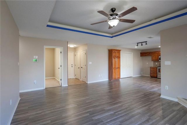 1600 N Dover Street, Independence, MO 64058