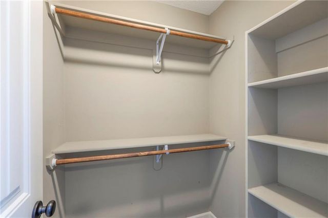 1600 N Dover Street, Independence, MO 64058