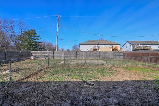 1600 N Dover Street, Independence, MO 64058