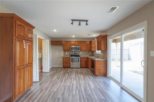 1600 N Dover Street, Independence, MO 64058