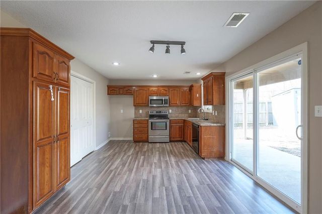 1600 N Dover Street, Independence, MO 64058