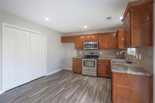 1600 N Dover Street, Independence, MO 64058