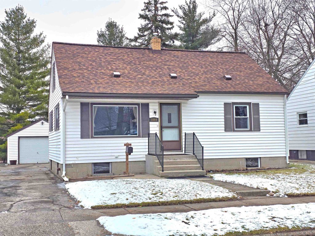 1004 N Williams Street, Bay City, MI 48706