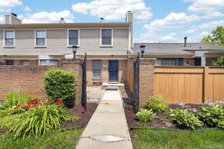 22204 Pondview, Novi, MI 48375