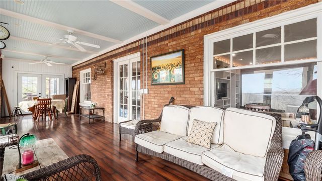 6405 N River Road, Zanesville, OH 43701