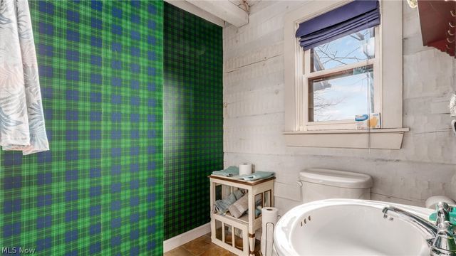 6405 N River Road, Zanesville, OH 43701