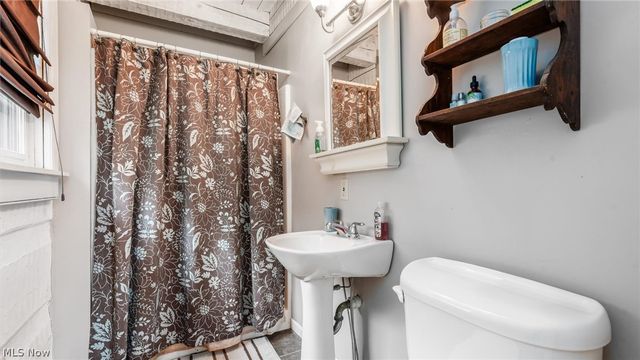 6405 N River Road, Zanesville, OH 43701