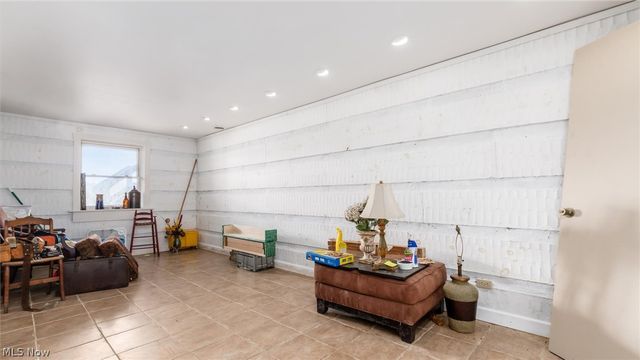 6405 N River Road, Zanesville, OH 43701