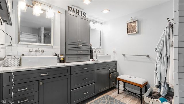 6405 N River Road, Zanesville, OH 43701