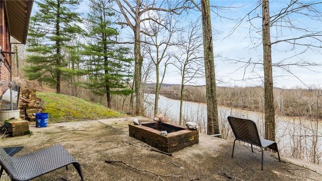 6405 N River Road, Zanesville, OH 43701