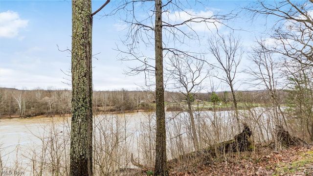 6405 N River Road, Zanesville, OH 43701