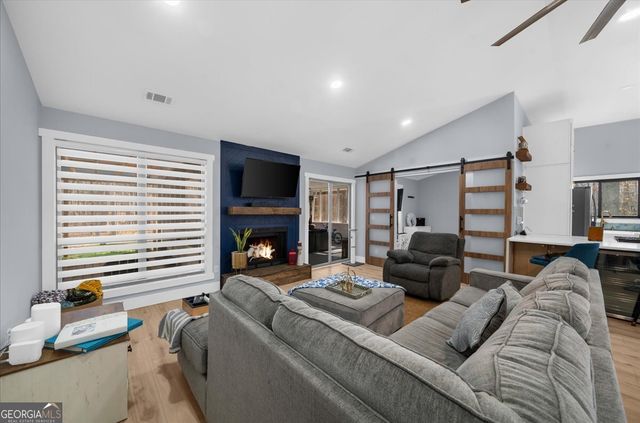 5802 Bay Pointe Sound NW, Acworth, GA 30101