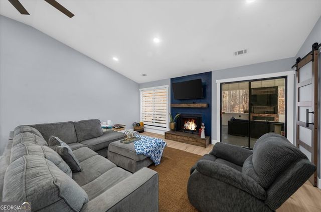 5802 Bay Pointe Sound NW, Acworth, GA 30101