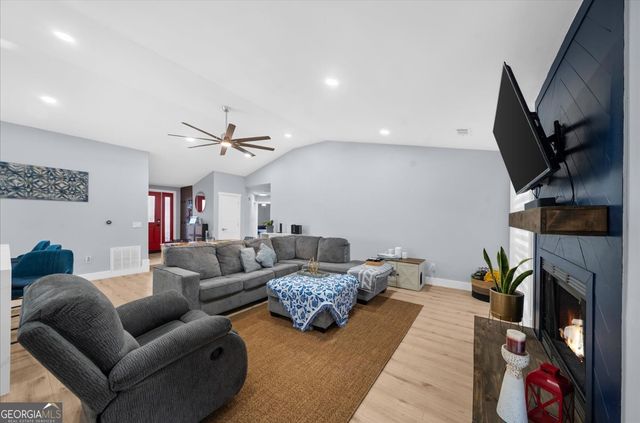 5802 Bay Pointe Sound NW, Acworth, GA 30101