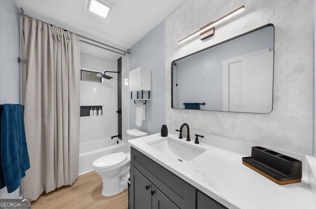 5802 Bay Pointe Sound NW, Acworth, GA 30101